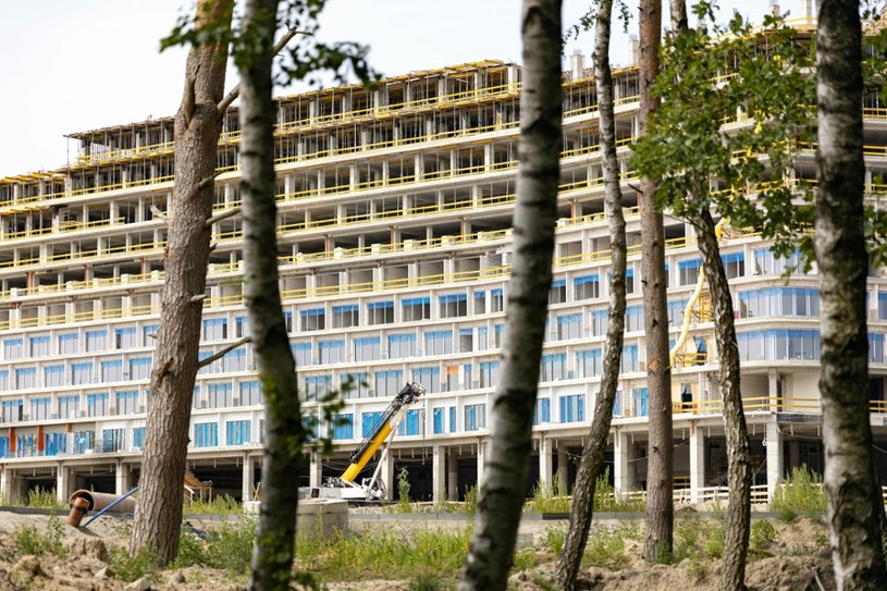 Budowę hotelu w Pobierowie pokrzyżowała wojna /ROBERT STACHNIK/REPORTER /East News
