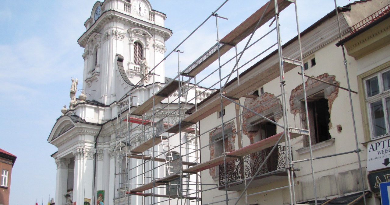 Budowlany krajobraz na wadowickim rynku