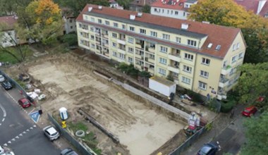 Budują im pod oknami blok i parking. "Zasłoni mi całkowicie światło"