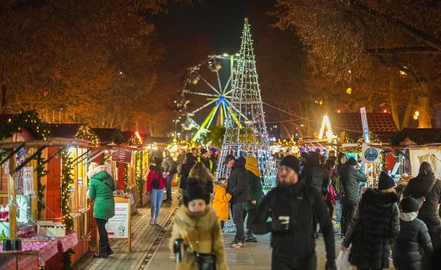Budują jarmark bożonarodzeniowy. Będą utrudnienia