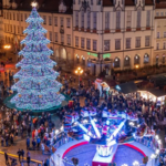 Budują wrocławski Jarmark Bożonarodzeniowy. Kiedy otwarcie?