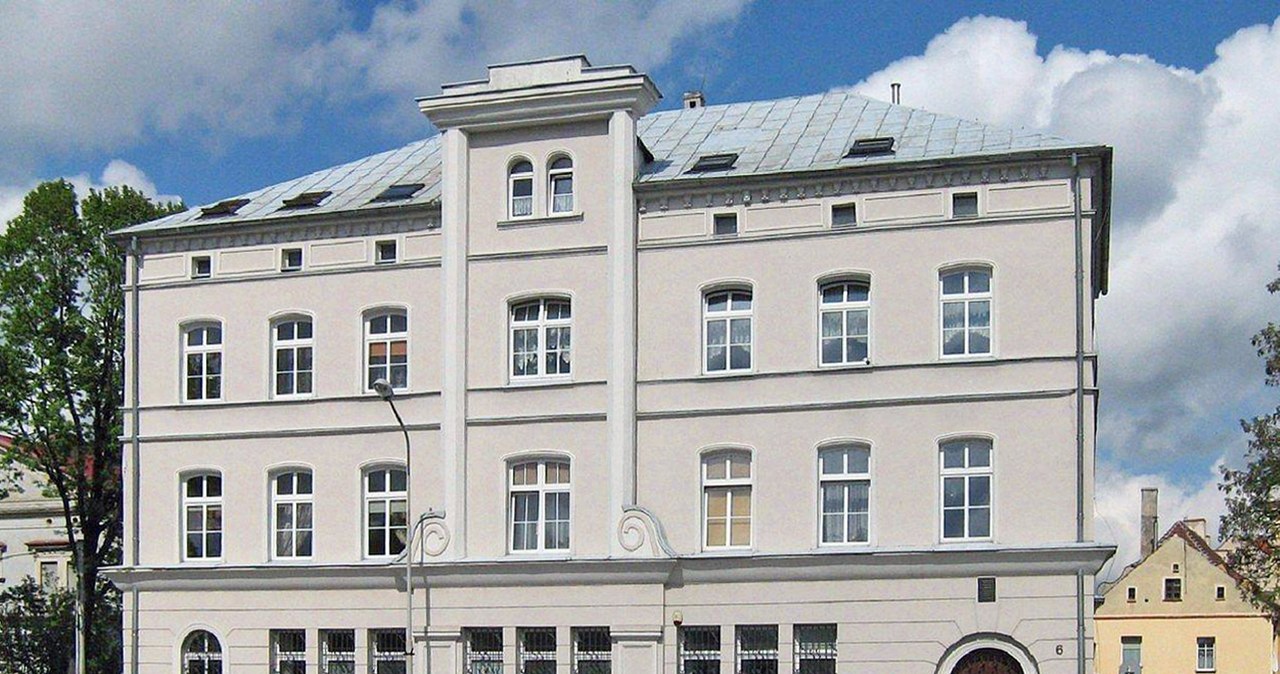 Budynek dawnego banku w Wołowie – miejsce napadu /FotoPolska.eu /Wikipedia