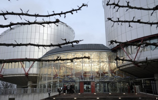 Budynek Europejskiego Trybunału Praw Człowieka w Strasburgu /Christophe Karaba /PAP/EPA