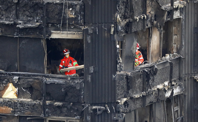 Budynek Grenfell Tower po tragicznym pożarze /Tolga Akmen /AFP