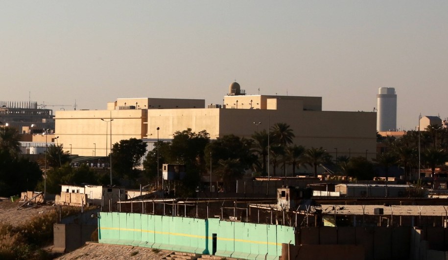 Budynek kompleksu ambasady USA w silnie ufortyfikowanej zielonej strefie w centrum Bagdadu / 	AHMED JALIL    /PAP/EPA