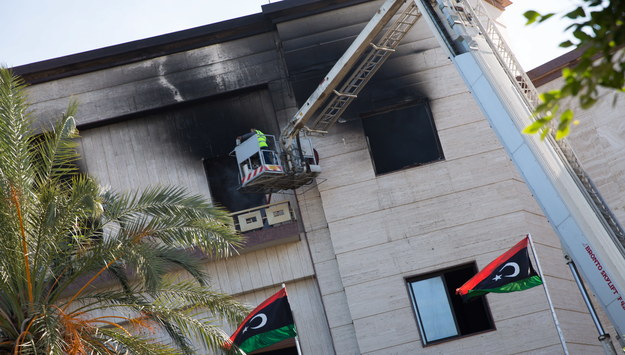 Budynek libijskiego MSZ po ataku terrorystycznym /STRINGER /PAP/EPA