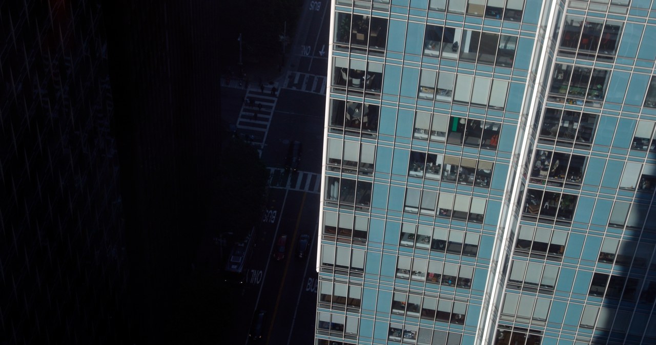 Budynek Millennium Tower jest widoczny z okien Salesforce Tower /Getty Images