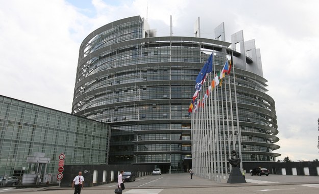 Budynek Parlamentu Europejskiego /Radek Pietruszka /PAP