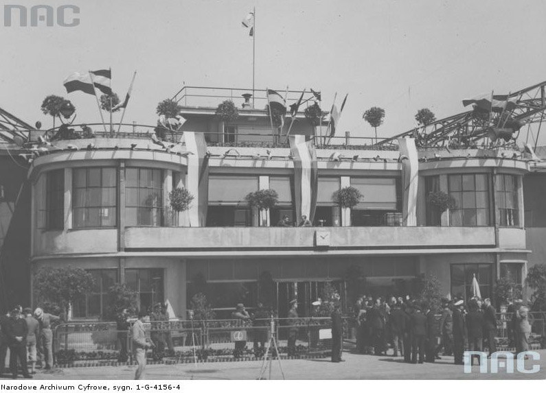 Budynek portu lotniczego na Okęciu - rok 1938 /Z archiwum Narodowego Archiwum Cyfrowego
