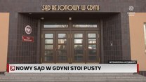 Budynek sądu zamknięty. Klatka schodowa jest o 12 centymetrów za krótka