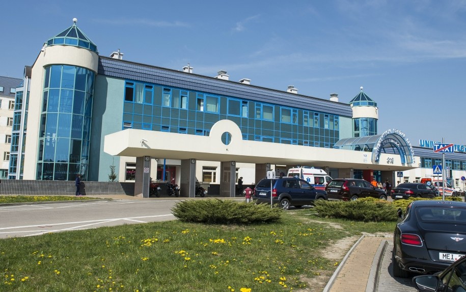 Budynek Uniwersyteckiego Szpitala Klinicznego we Wrocławiu /Maciej Kulczyński /PAP