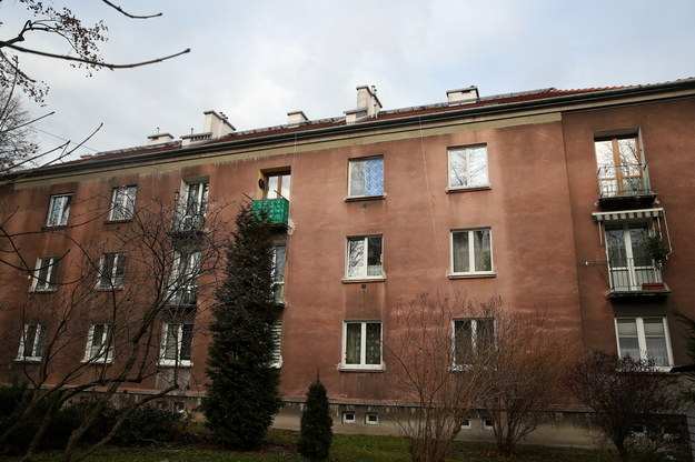 Budynek, w którym w wyniku pożaru mieszkania zmarła jedna osoba //Łukasz Gągulski /PAP
