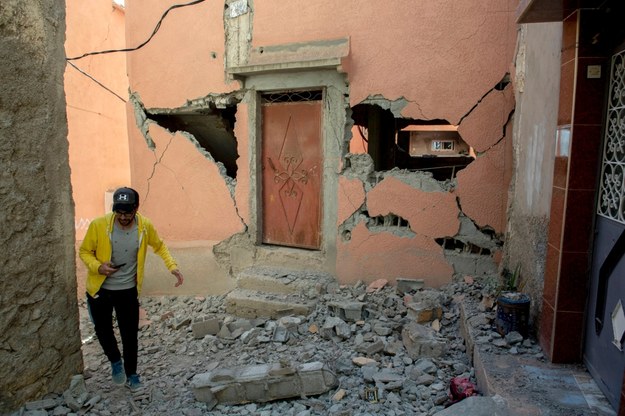 Budynek w Marrakeszu uszkodzony w wyniku wstrząsów /Jalal Morchidi /PAP/EPA