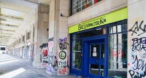 Budynek warszawskiego liceum ostrzelany. Akt oskarżenia przeciwko 43-latkowi