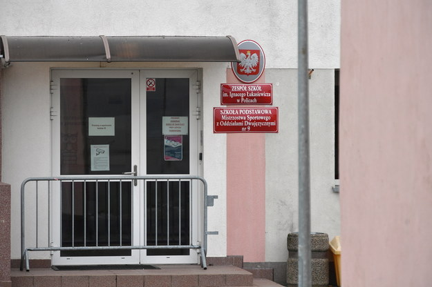 Budynek Zespołu Szkół im. I. Łukasiewicza przy ul. Siedleckiej w Policach / 	Marcin Bielecki    /PAP