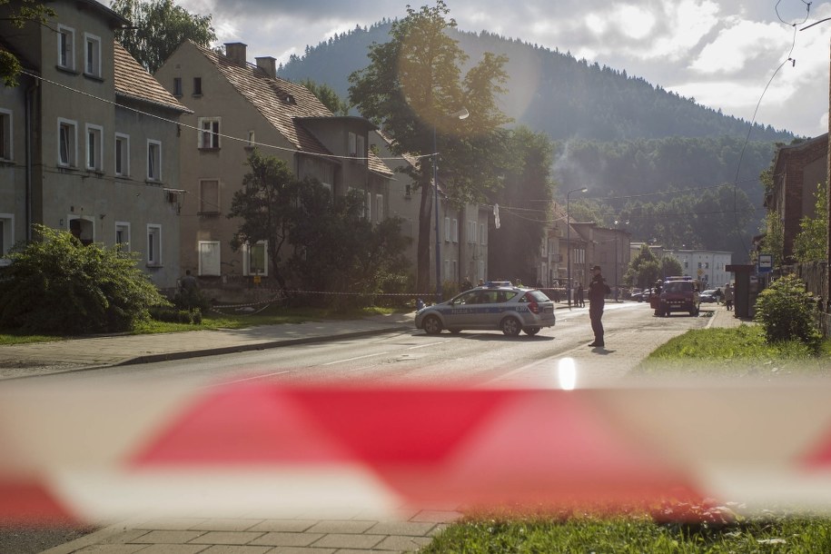 Budynek zniszczony po wybuchu gazu w Boguszowie-Gorcach /Aleksander Koźmiński /PAP