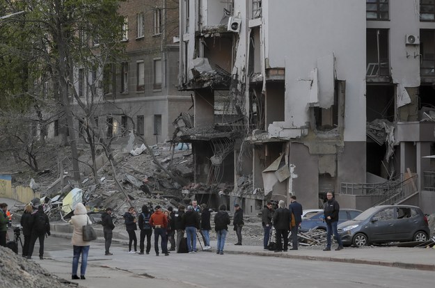 Budynek zniszczony podczas ataku /SERGEY DOLZHENKO /PAP/EPA