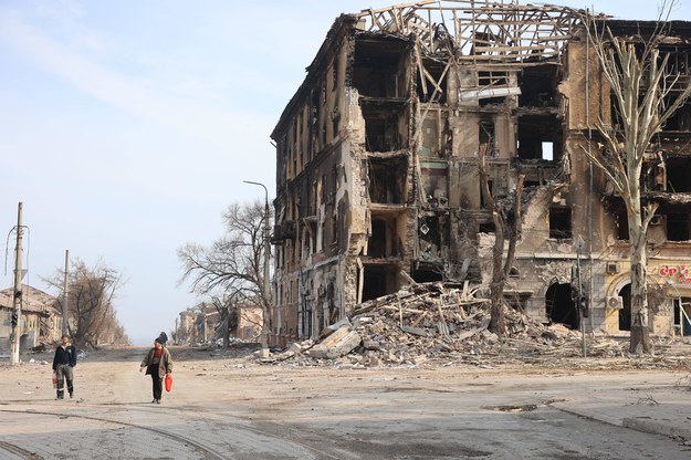 Budynek zniszczony w rosyjskim ostrzale Mariupola /AA/ABACA /PAP
