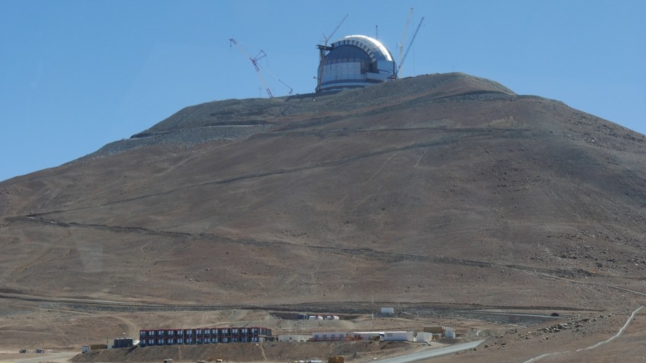 Budynki techniczne i mieszkalne bazy u stóp Cerro Armazones i teleskopu ELT /Fot. Grzegorz Jasiński /RMF FM