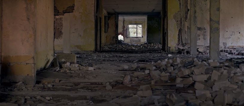 Budynki w mieście duchów są w opłakanym stanie /Pstrąże - Największe opuszczone miasto w Polsce/Napromieniowani.pl /YouTube