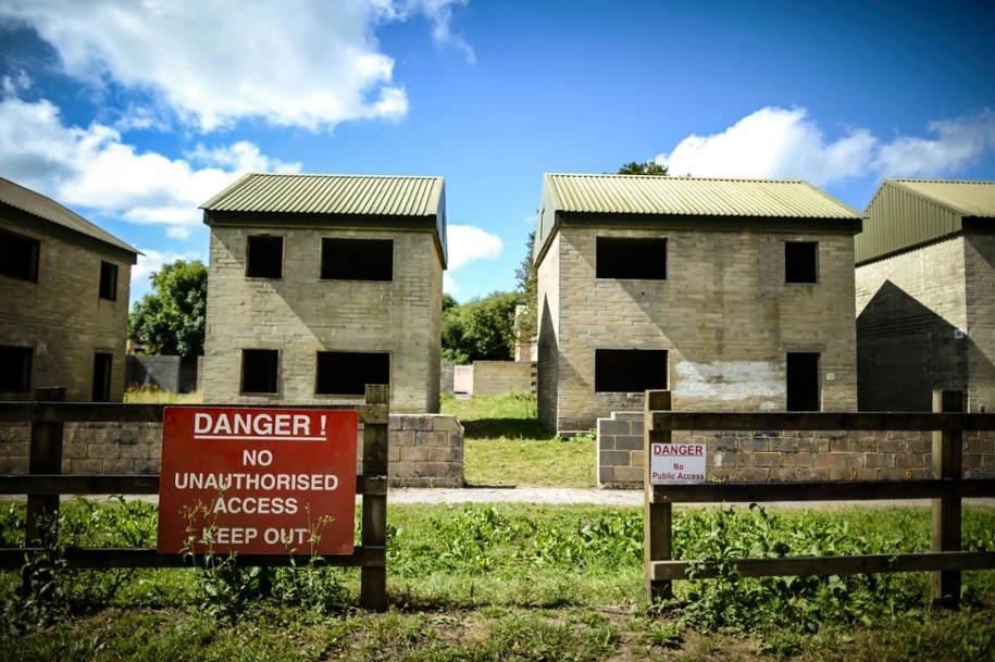 Budynki w wysiedlonej wsi Imber /Ben Birchall    /PAP/PA