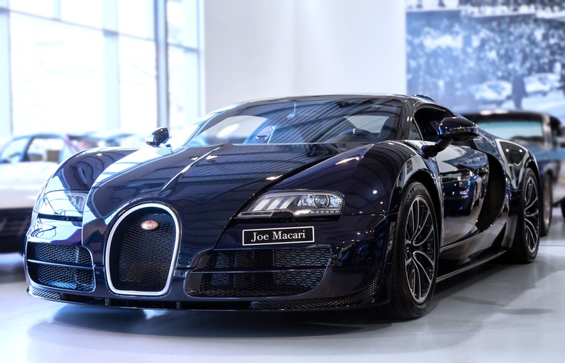 Bugatti Veyron /Martyn Lucy/Getty Images) /Getty Images