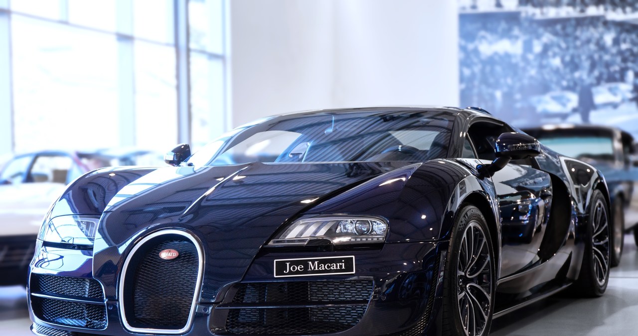 Bugatti Veyron /Martyn Lucy/Getty Images) /Getty Images