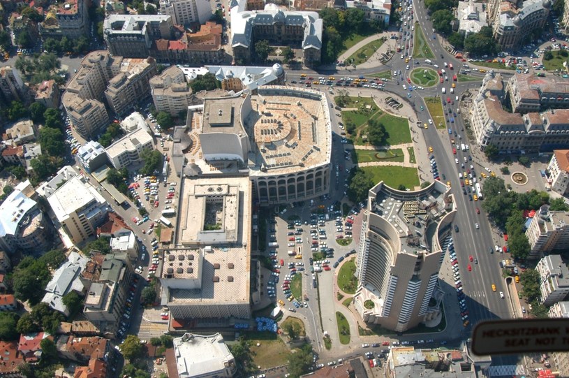 Bukareszt słynie z jednego z największych budynków na świecie – Pałacu Parlamentu /123RF/PICSEL
