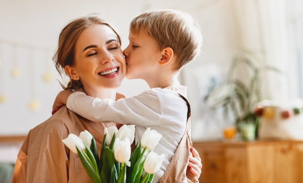 Bukiet kwiatów na Dzień Matki to prezent, który z pewnością ucieszy każdą mamę /Shutterstock