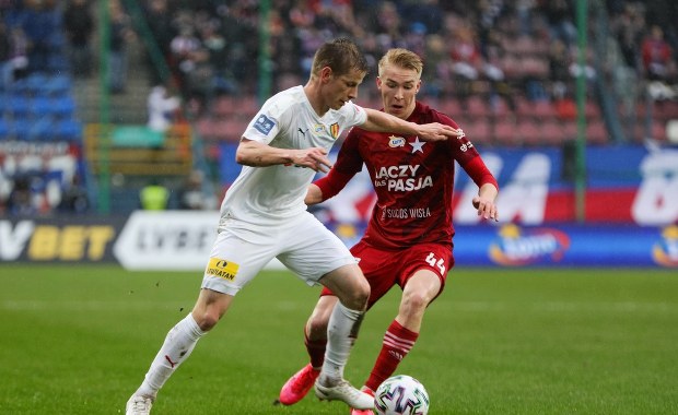 Buksa i Karbownik. Młodzi piłkarze niebawem wyjadą z Polski?