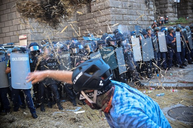 Bułgaria: Starcia policji i protestujących przed parlamentem /BORISLAV TROSHEV /PAP/EPA