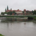 Bulwary wiślane w Krakowie pod wodą. Fala kulminacyjna w sobotę