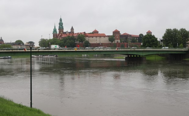 Bulwary wiślane w Krakowie pod wodą. Fala kulminacyjna w sobotę