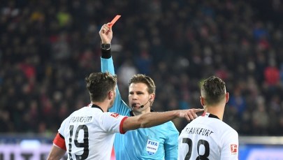 Bundesliga: David Abraham zdyskwalifikowany. Powalił trenera rywali