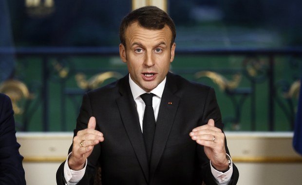 Bunt policjantów pilnujących willi Macrona. “Pracujemy w fatalnych warunkach!"