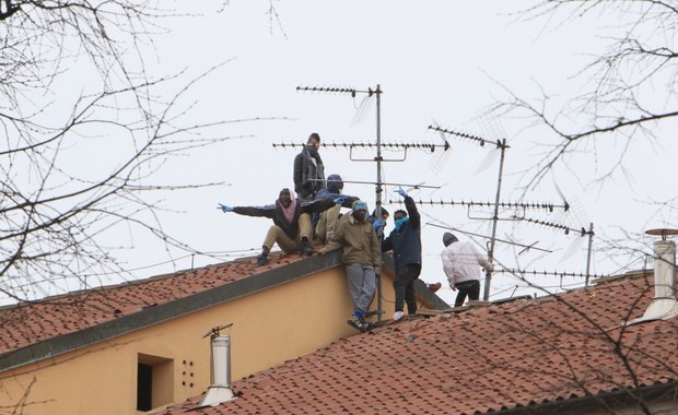 Bunt we włoskich więzieniach, bo zawieszono odwiedziny z powodu koronawirusa 
