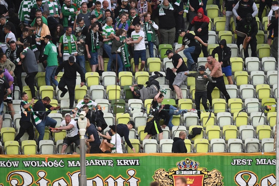 Burdy podczas meczu na gdańskim stadionie /Jan Dzban /PAP