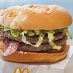 Burger Drwala 2024. Kiedy kultowa kanapka pojawi się w McDonald’s? Sprzedaż ruszy niebawem!