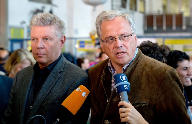Burmistrz Monachium Dieter Reiter (L) i prezydent Górnej Bawarii Christoph Hillenbrand /PAP/EPA/SVEN HOPPE /PAP/EPA