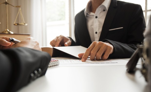 Burmistrz Pisza i jego zastępca oskarżeni. Chodzi o rewitalizację parku