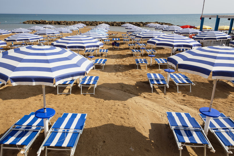 Burmistrz włoskiego kurortu proponuje rezerwację miejsc na plaży /Eye Ubiquitous/Universal Images Group /Getty Images