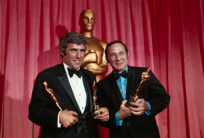 Burt Bacharach i Hal David z Oscarami /Bettmann /Getty Images