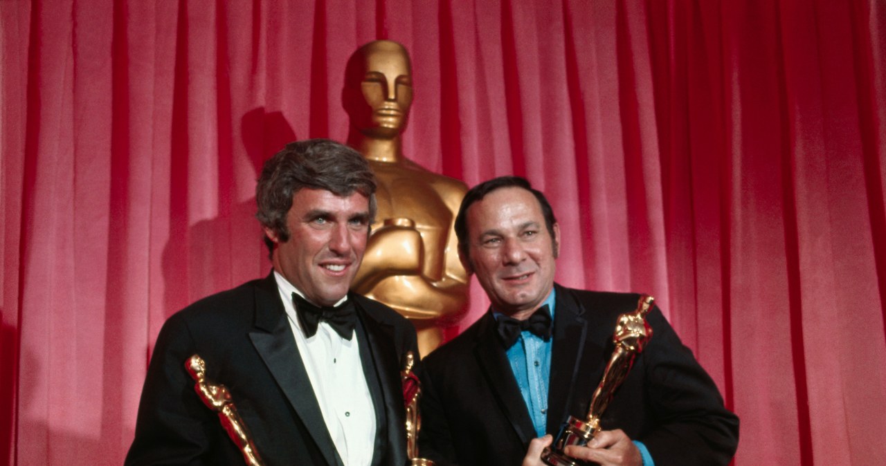 Burt Bacharach i Hal David z Oscarami /Bettmann /Getty Images