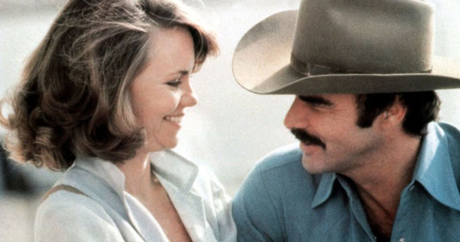 Burt Reynolds i Sally Field w "Mistrz kierownicy ucieka" (1977) /materiały dystrybutora