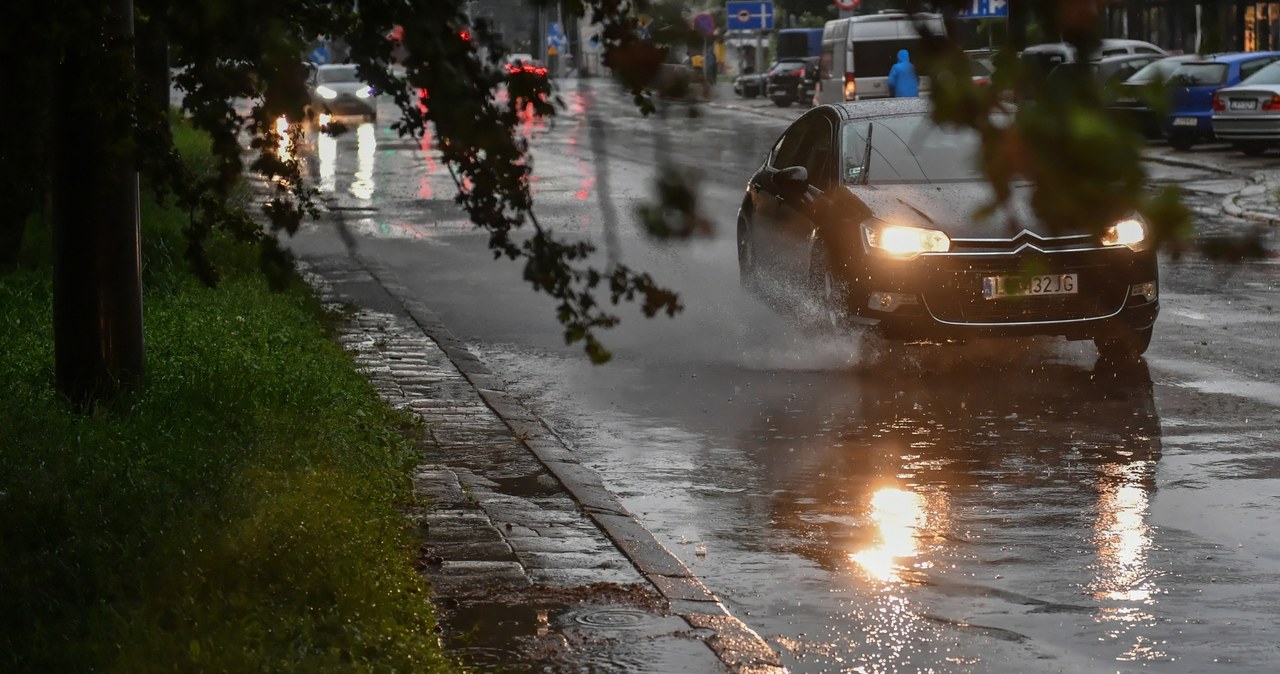 Burza i intensywne opady deszczu w centrum Lublina /Wojtek Jargilo /PAP