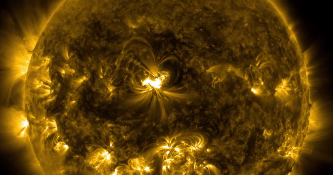 Burza magnetyczna powstała w efekcie rozbłysku słonecznego X1.6 może zrodzić spektakularne zorze polarne /NASA