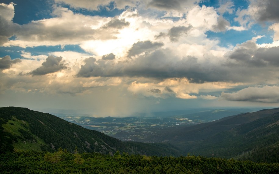 Burza nad Jelenią Górą - 4 lipca 2022 r. /Fot. Piotr Olszewski | IMGW-PIB /Materiały prasowe