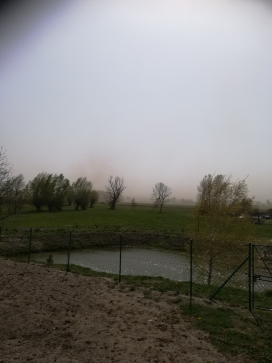 Burza piaskowa na Pomorzu koło Kwidzyna /Gorąca Linia RMF FM