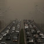 Burza piaskowa w Pekinie. Atak duszącego smogu