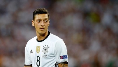 Burza po oświadczeniu Oezila. "On przez lata grał fatalnie"